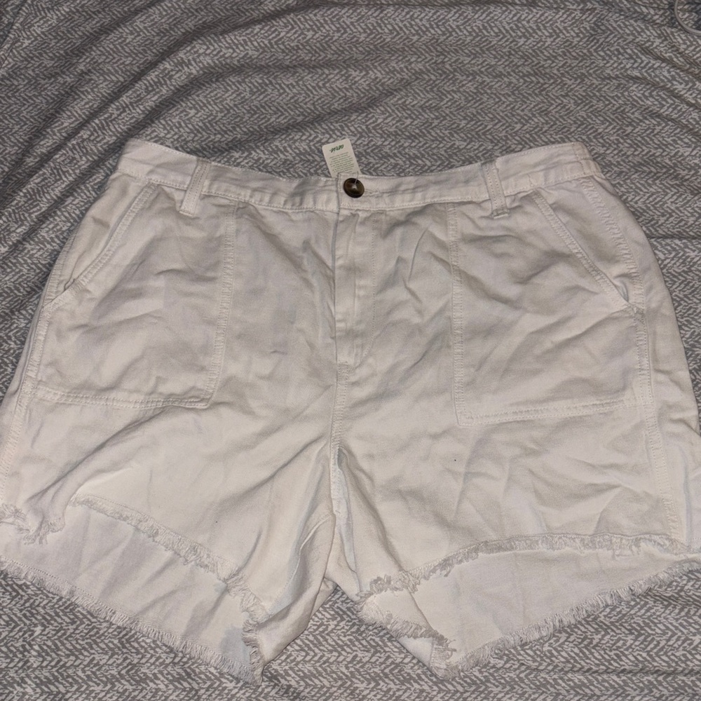 NWT - American Eagle - Aerie - White Cargo Shorts